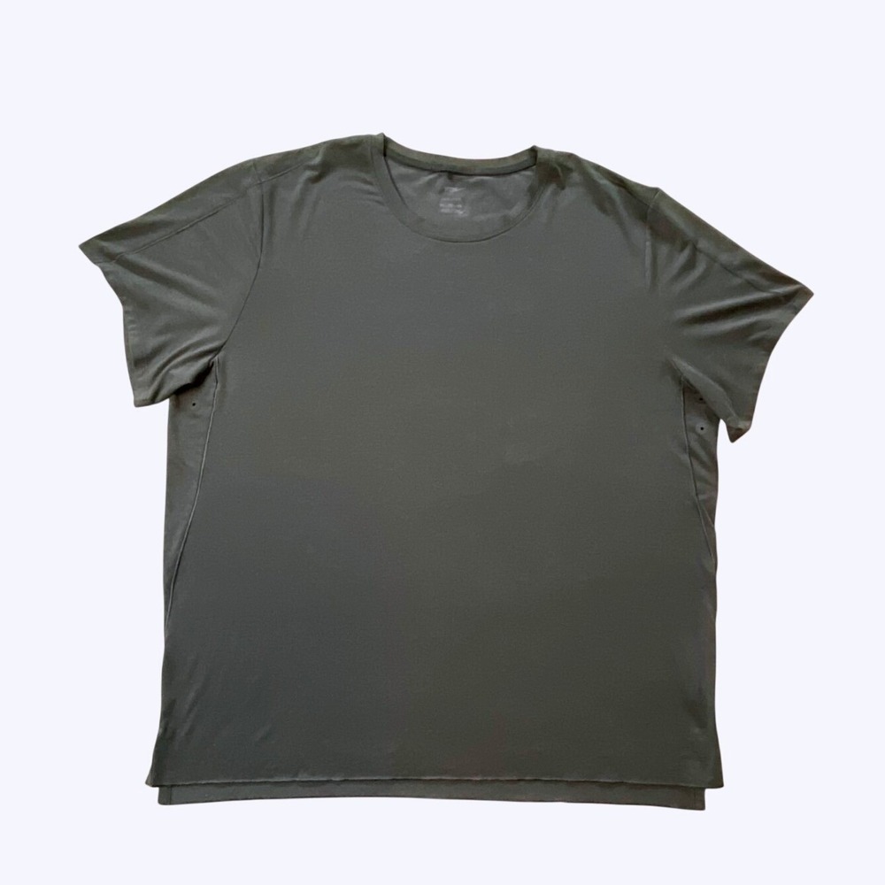 Nike Yoga Dri-FIT Mens XXL Black Short Sleeve Training T-Shirt Side Slit Hem